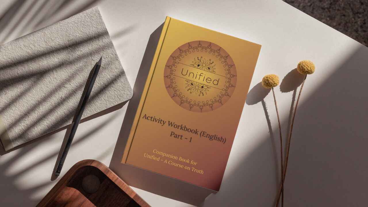 Mockup of the English print edition of workbook 'Unified'.